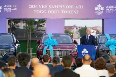 YKS’de Türkiye birincisi olan 3 öğrenciye TOGG ödül
