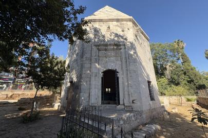 Antalya'da 'Zincirkıran' Mehmet Bey'in 649 yıllık türbesi zamana meydan okuyor