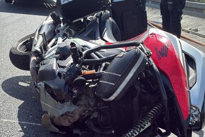 Bariyere çarpan motosikletin sürücüsü yaralandı