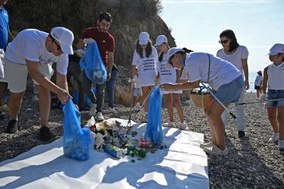 Büyükşehir’den ‘Kıyı Temizliği Günü’nde sahil temizliği