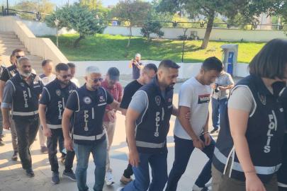 Datça'da teknede yakalanan 9 FETÖ şüphelisi ve kaptan adliyeye sevk edildi