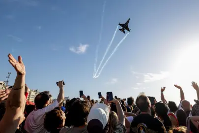İzmir’de havada karada kurtuluş coşkusu