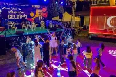 Kocaeli'de Anne Şehir’de sıra gecesi türkülerle renklendi