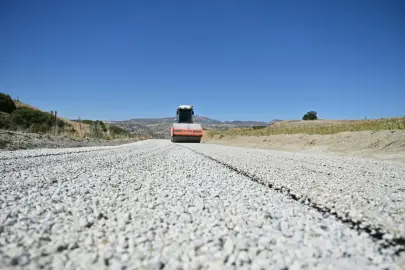 Manisa Selendi’de 26 yıllık yola ilk asfalt