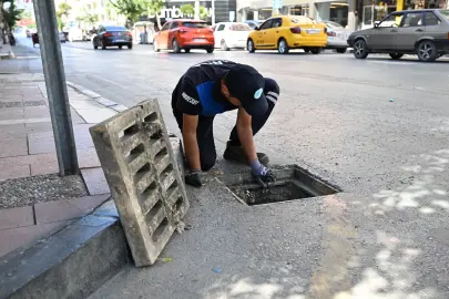 Manisa'da yağışlar öncesi ızgara temizliklerini hızlandırdı