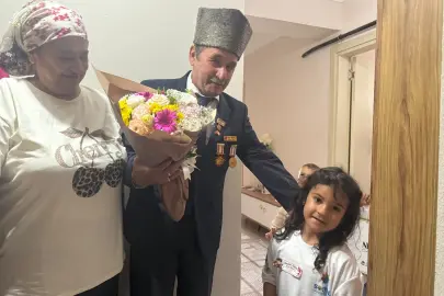Sakarya Karasulu SGM’li miniklerden gazilere anlamlı ziyaret