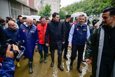 Murat Kurum'dan Özgür Özel'e sel tepkisi: "Yalan söyleyerek siyaset yapıyorlar"